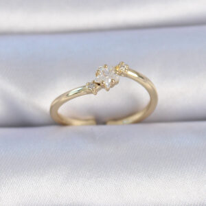 Pirinç Gold Renk Beyaz Çiçek Model Zirkon Taş Detay Kadın Yüzük BYK3322