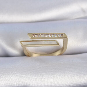 Pirinç Gold Renk Zirkon Taşlı Beyaz Sedef Detay Kadın Yüzük BYK3348