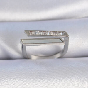 Pirinç Gümüş Renk Zirkon Taşlı Beyaz Sedef Detay Kadın Yüzük BYK3349