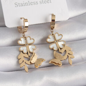 316L Çelik Gold Renk Beyaz Sedefli Yonca Simli Kelebek Figür Kadın Küpe BKP9566