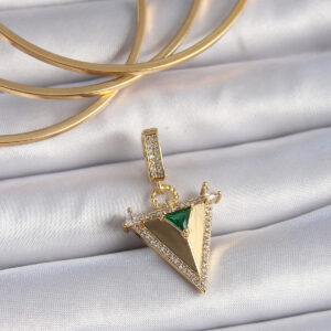 Pirinç Gold Renk Zirkon Taşlı 3D Üçgen Model Ajda Charm BC1002