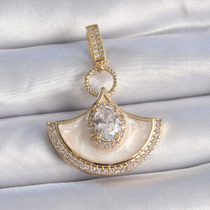 Pirinç Gold Renk Zirkon Taş Detaylı Beyaz Mineli Ajda Charm BC1009