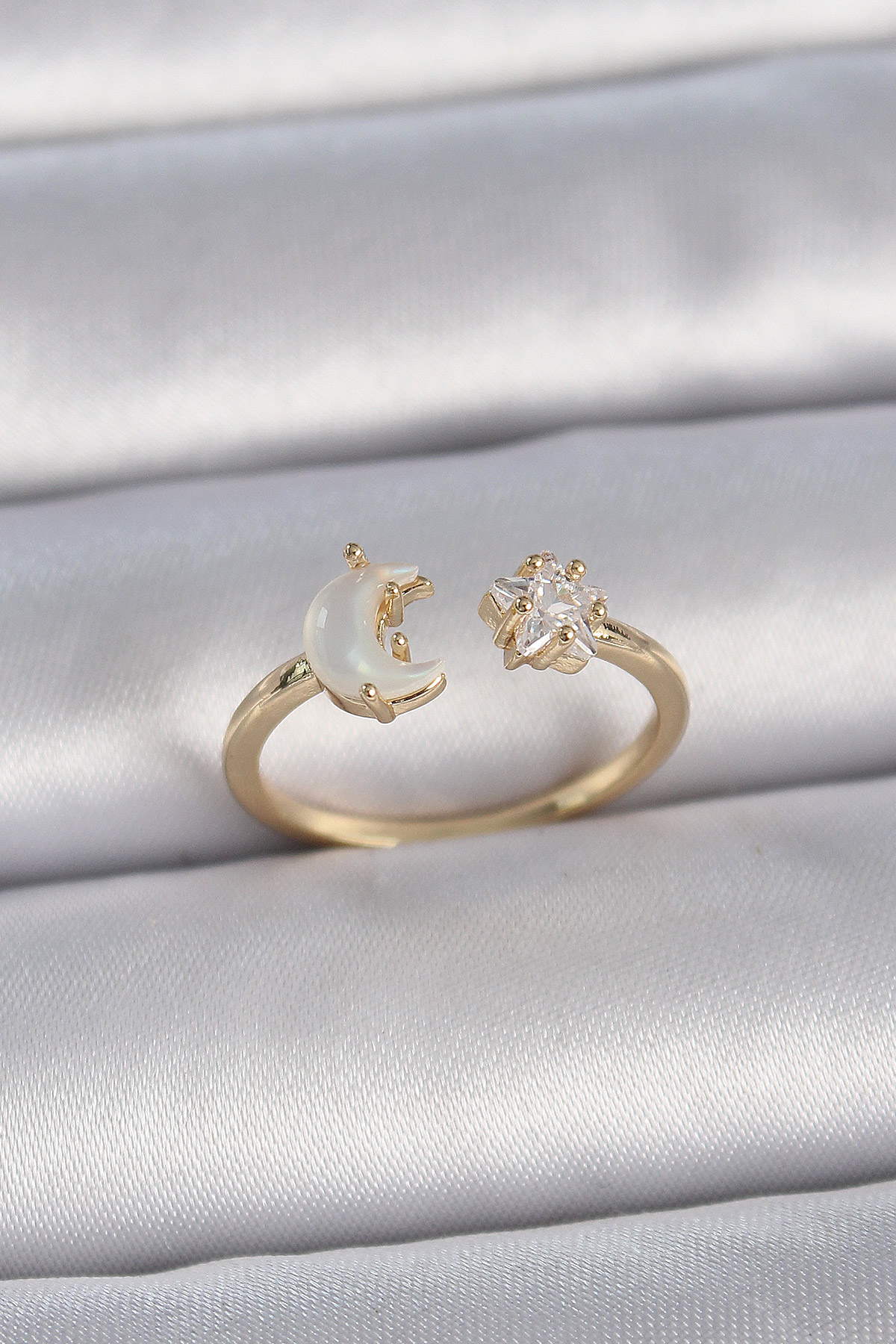 Pirinç Gold Renk İncili Hilal Zirkon Taşlı Yıldız Ayarlanabilir Model Kadın Yüzük BYK3360