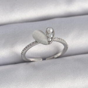 Pirinç Gümüş Renk Ayarlanabilir Zirkon Taşlı İncili Beyaz Mineli Kalp Model Kadın Yüzük BYK3377