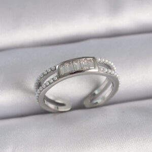 Pirinç Gümüş Renk Ayarlanabilir Sıralı İncili Zirkon Taşlı Kadın Yüzük BYK3381