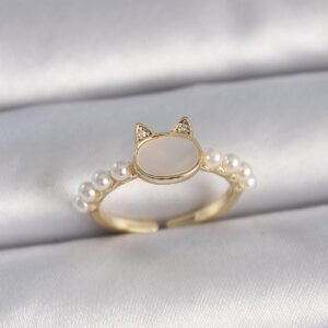 Pirinç Gold Renk Ayarlanabilir Beyaz Mineli Kedi Model İnci Detay Kadın Yüzük BYK3386