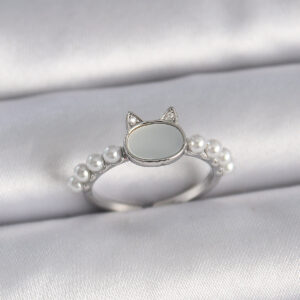 Pirinç Gümüş Renk Ayarlanabilir Beyaz Mineli Kedi Model İnci Detay Kadın Yüzük BYK3387