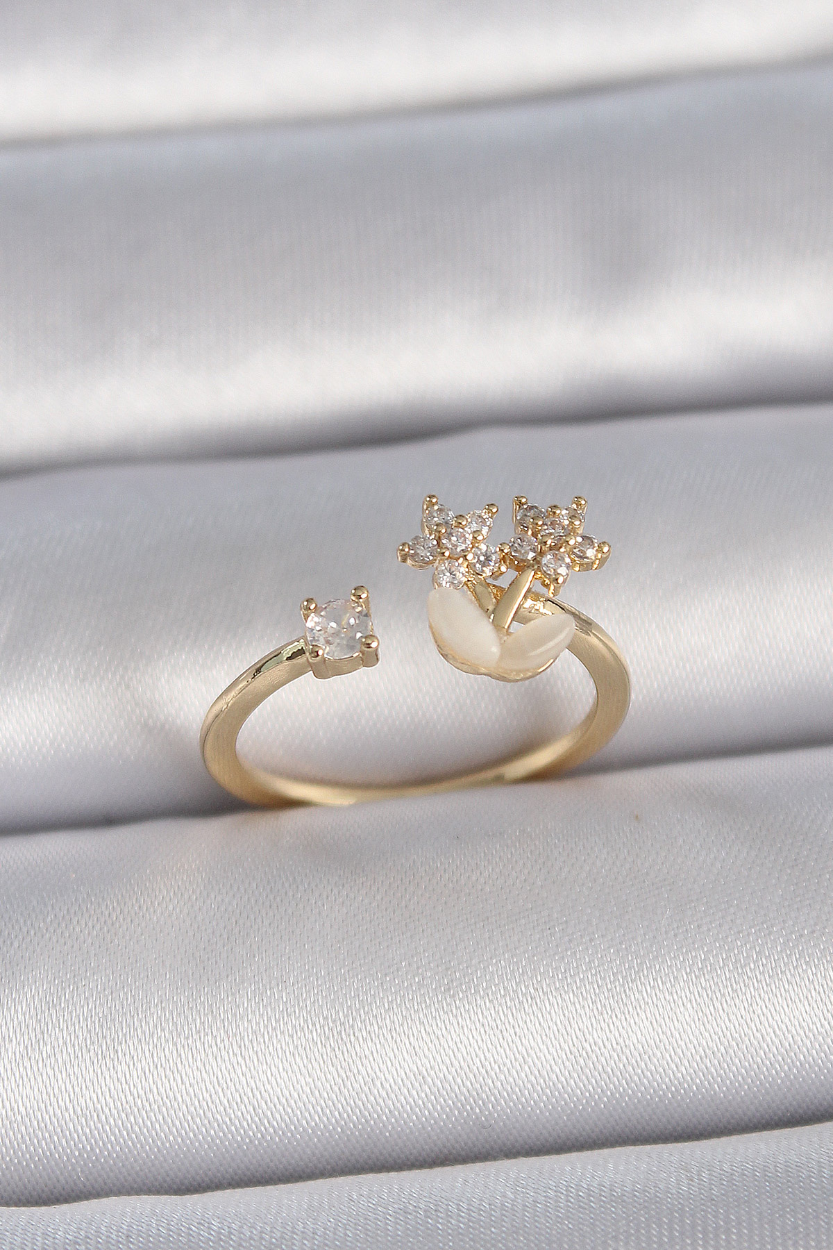 Pirinç Gold Renk Ayarlanabilir Zirkon Taşlı Yıldız Model Kadın Yüzük BYK3396