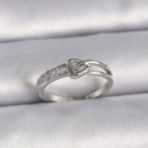 Pirinç Gümüş Renk Ayarlanabilir Zirkon Taşlı Düğüm Kalp Model Kadın Yüzük BYK3405