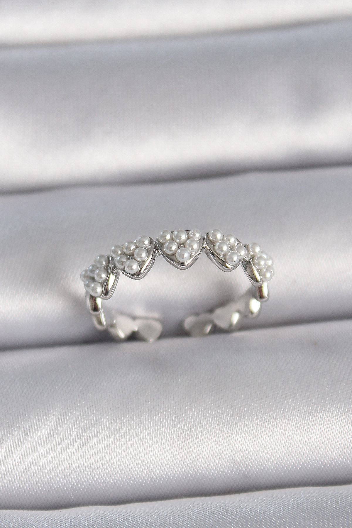 Pirinç Gümüş Renk Ayarlanabilir İncili Kalp Model Kadın Yüzük BYK3411