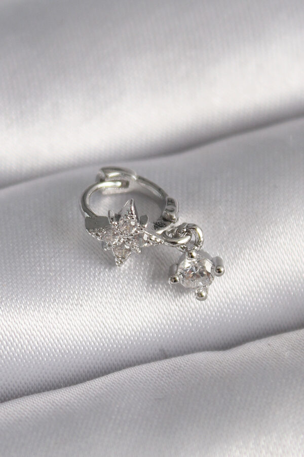 Kalbinle 316L Çelik Gümüş Renk Zirkon Taşlı Çiçek Model Sallantı Detay Tragus Piercing PR1315