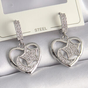 Pirinç Gümüş Renk Kalp Model Zirkon Taşlı Ay Yıldız İşlemeli Kadın Küpe BKP9738