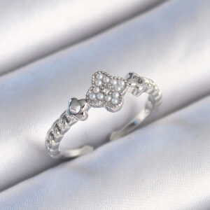 Pirinç Gümüş Renk İncili Yonca Model Zirkon Taş Detaylı Kadın Yüzük BYK3439