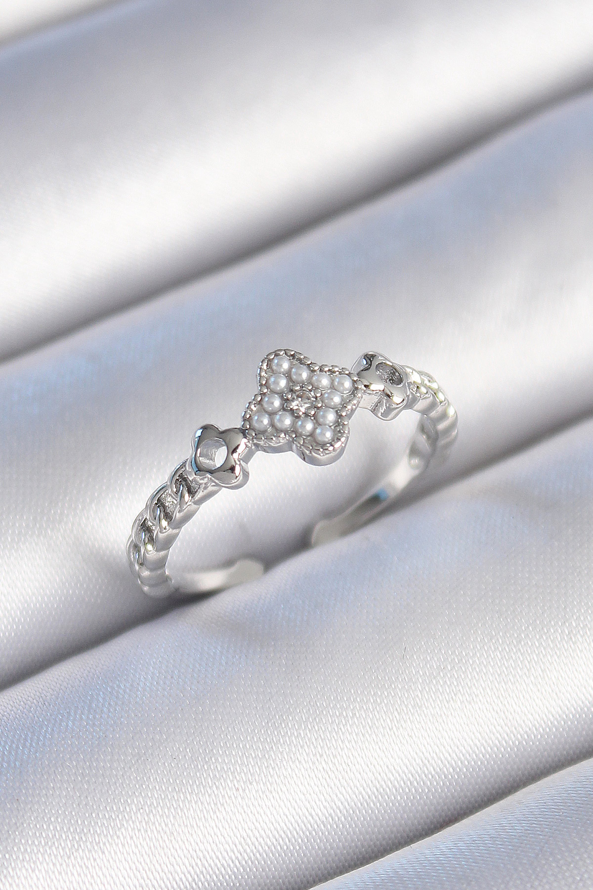 Pirinç Gümüş Renk İncili Yonca Model Zirkon Taş Detaylı Kadın Yüzük BYK3439