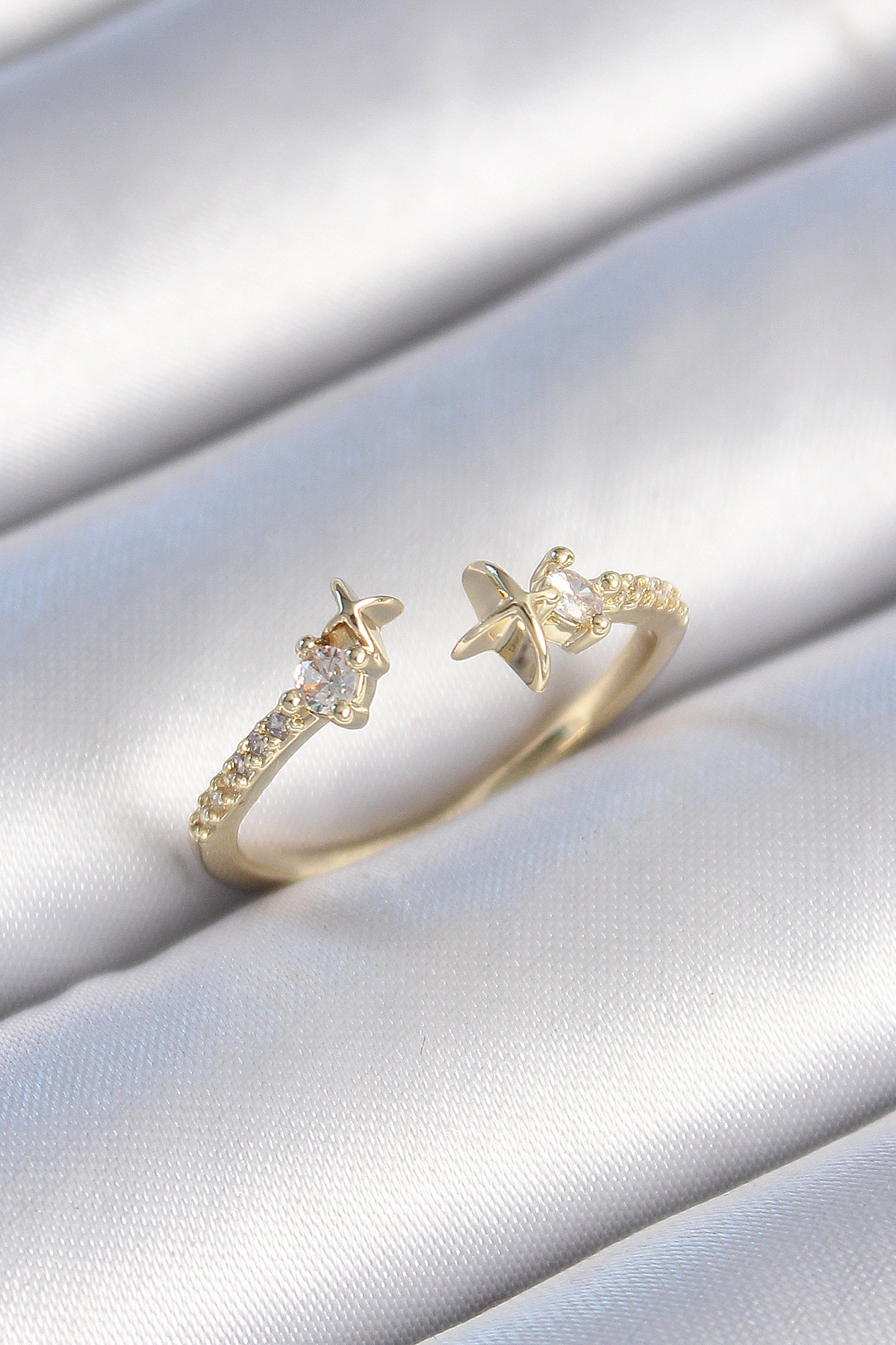 Pirinç Gold Renk Zirkon Taş Detay Yıldız Model Kadın Yüzük BYK3446