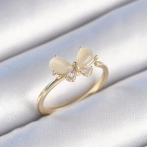 Pirinç Gold Renk Beyaz Mineli Zirkon Taşlı Kelebek Model Kadın Yüzük BYK3464