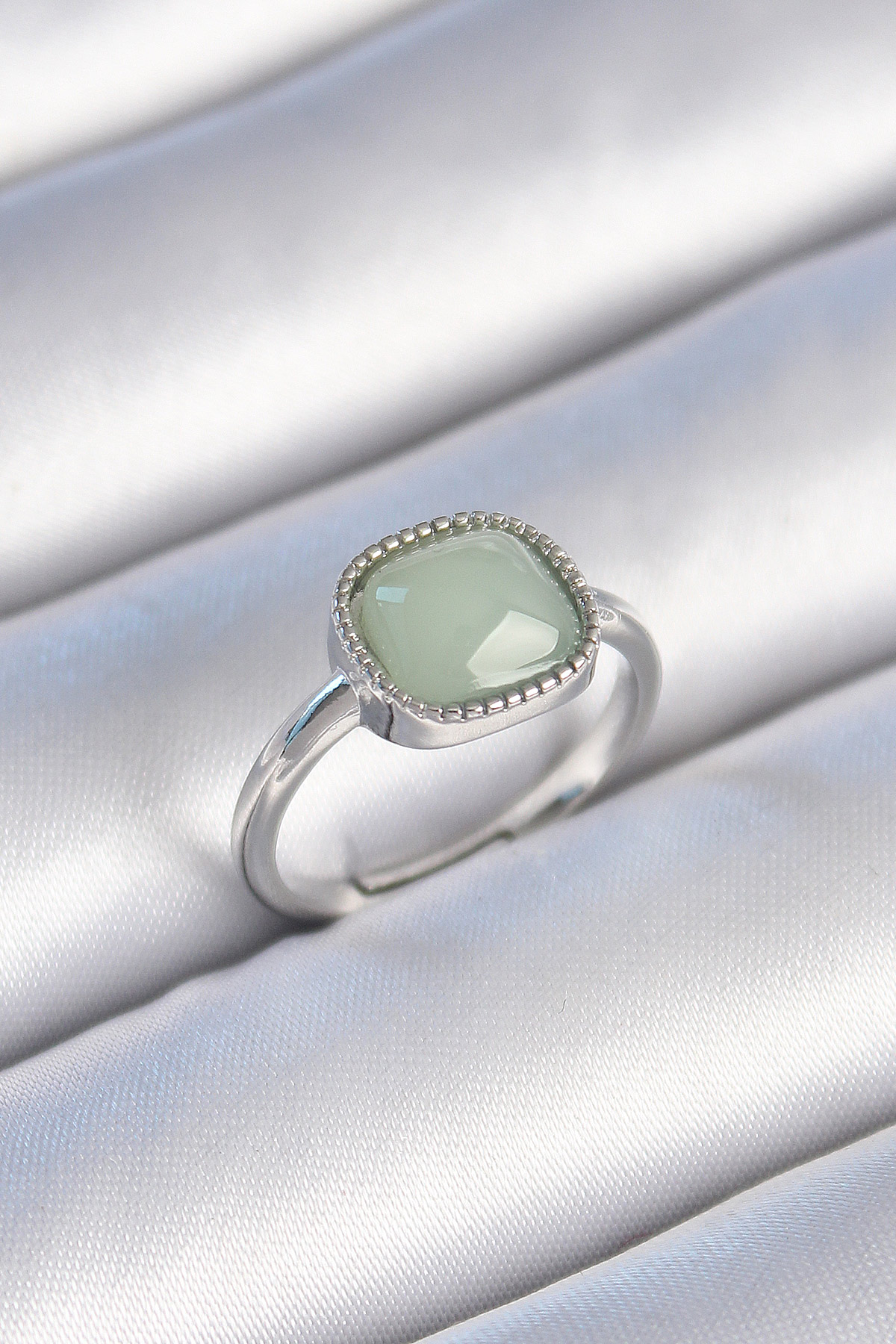 Pirinç Gümüş Renk Yeşil Kare Mineli Kadın Yüzük BYK3473