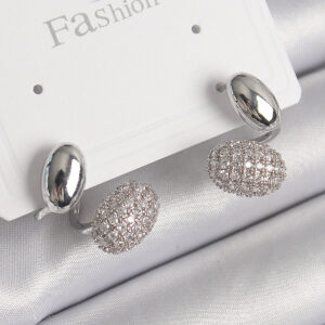 Pirinç Gümüş Renk Zirkon Taşlı Bombeli Model Kadın Küpe BKP9753