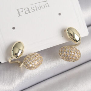 Pirinç Gold Renk Zirkon Taşlı Bombeli Model Kadın Küpe BKP9754