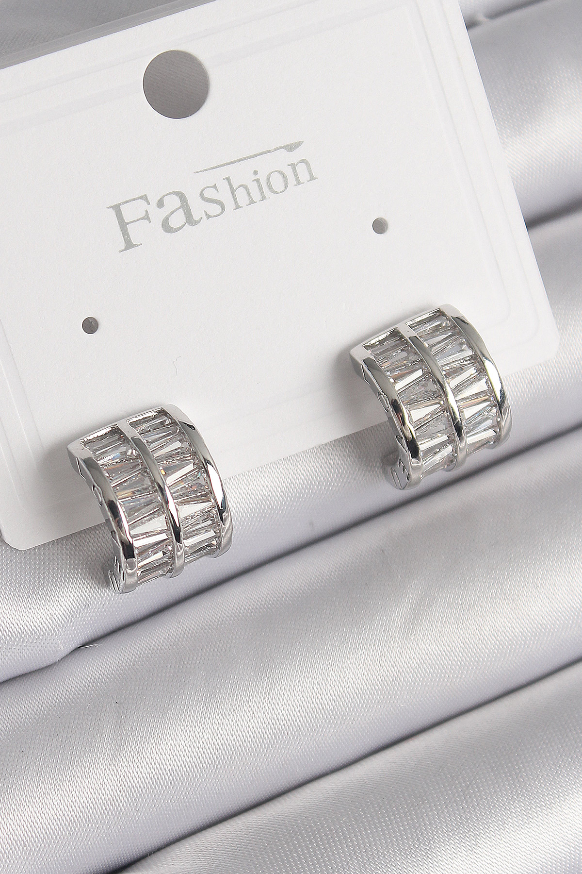 Pirinç Gümüş Renk Çift Sıra Zirkon Taşlı Kadın Küpe BKP9755