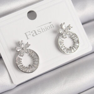 Pirinç Gümüş Renk Zirkon Taşlı Halka Model Çiçek Figür Kadın Küpe BKP9761