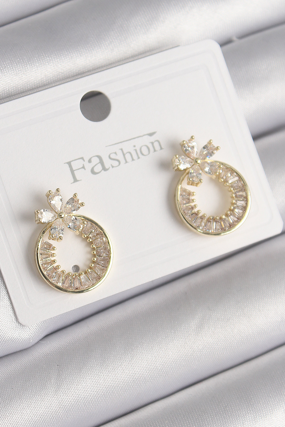 Pirinç Gold Renk Zirkon Taşlı Halka Model Çiçek Figür Kadın Küpe BKP9762