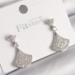 Pirinç Gümüş Renk Zirkon Taşlı Motif Model Kadın Küpe BKP9777