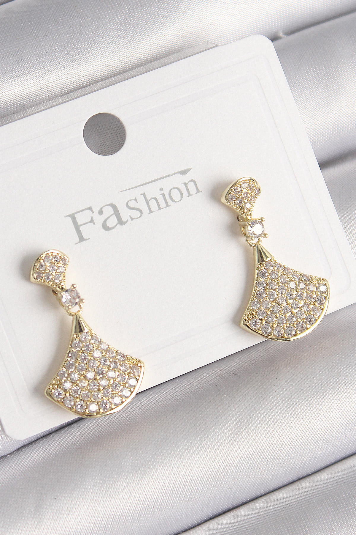 Pirinç Gold Renk Zirkon Taşlı Motif Model Kadın Küpe BKP9778