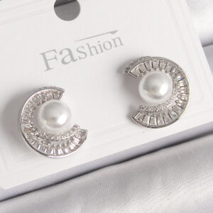 Pirinç Gümüş Renk Zirkon Taşlı Salyangoz Model İnci Detay Kadın Küpe BKP9785