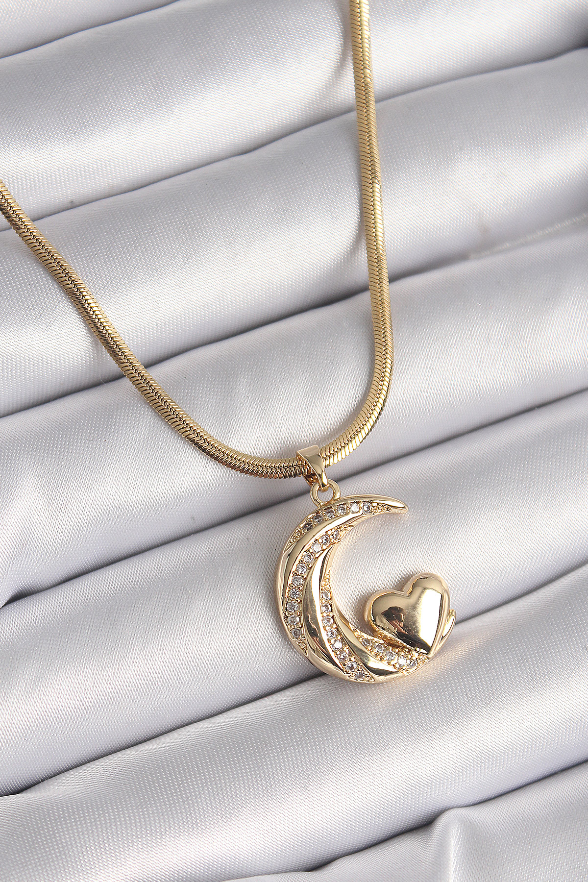 316L Çelik Gold Renk Çelik İtalyan Zincir Zirkon Taşlı Halil Figür Kalp Detay Kadın Kolye BKO9591