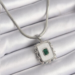 316L Çelik Gümüş Renk İtalyan Zincir Beyaz Sedefli Kare Portre Model Zümrüt Taş Detay Kadın Kolye BKO9596