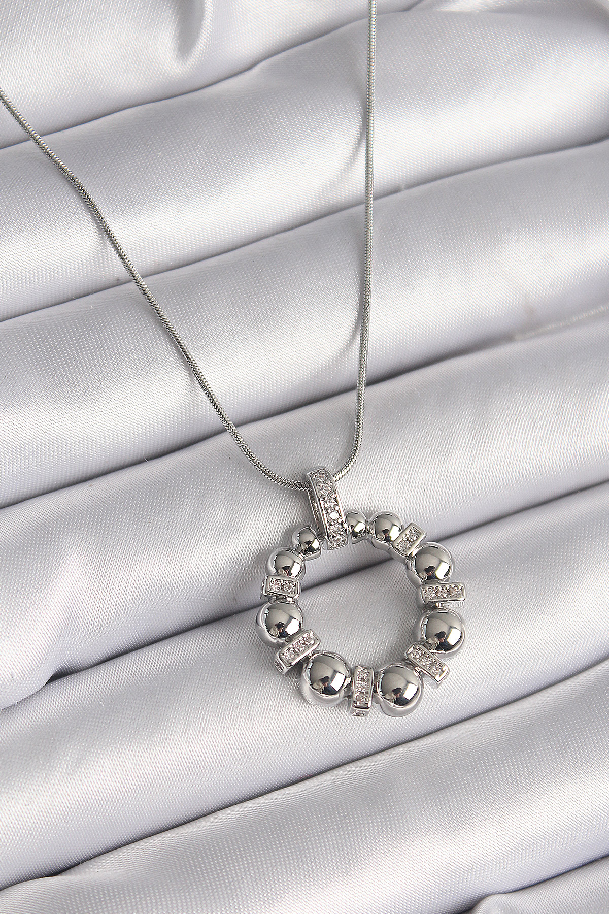 316L Çelik Gümüş Renk Zincir Zirkon Taş Detaylı Bombeli Halka Model Kadın Kolye BKO9604