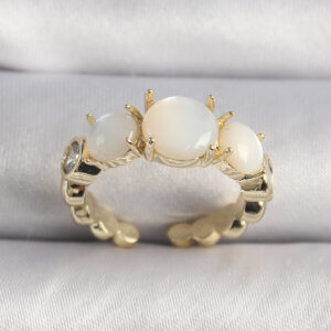 Pirinç Gold Renk Zirkon Taş Detaylı Beyaz Sedefli VIP Seri Kadın Yüzük BYK3504