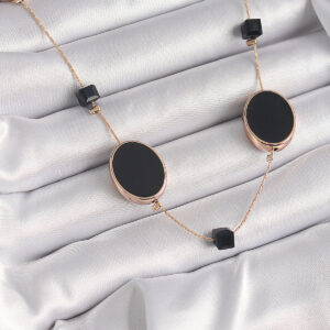 Pirinç Gold Renk Siyah Renk Oval Siyah Küp Detay Kadın Kolye BKO9625