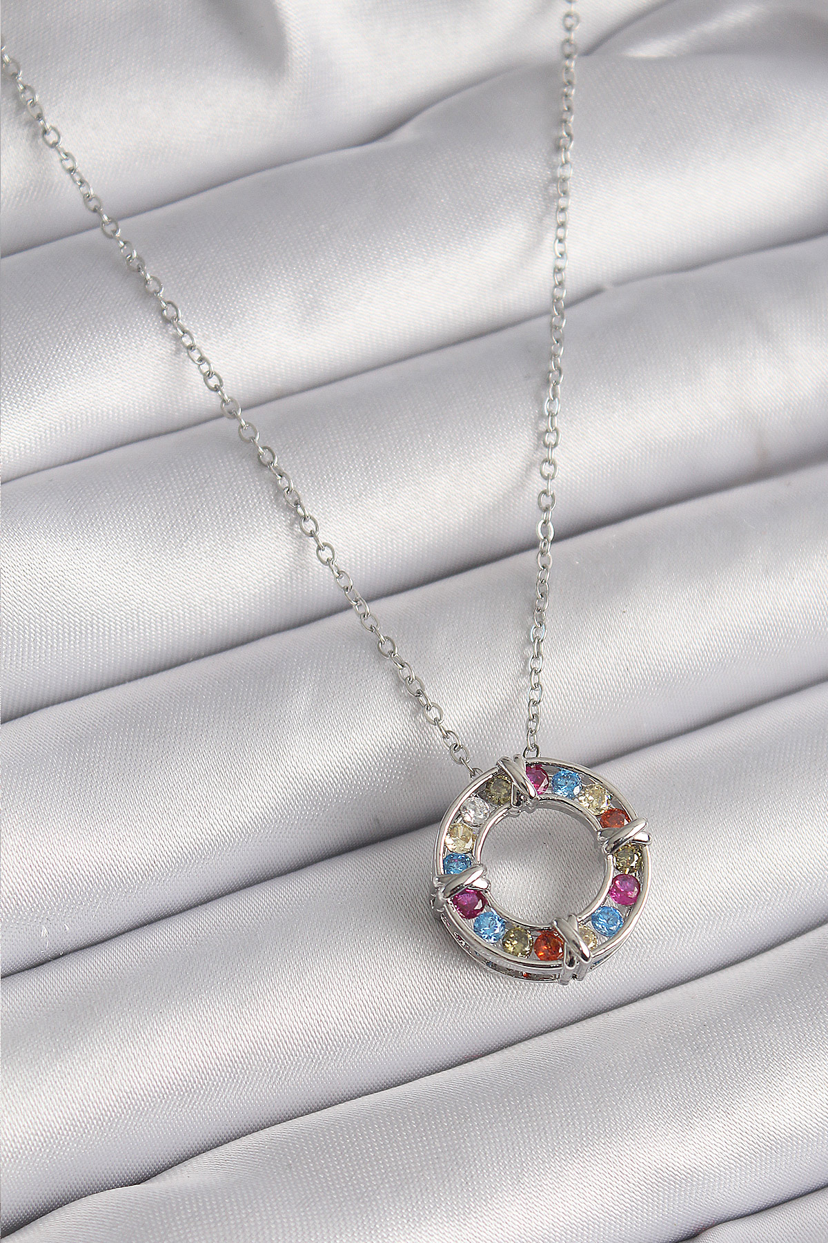 316L Çelik Gümüş Renk Zincir Renkli Zirkon Taşlı Xoxo Model Kadın Kolye BKO9629