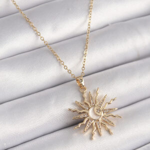 316L Çelik Gold Renk Zincir Renkli Zirkon Taşlı Sedefli Ay İşleme Detay Kadın Kolye BKO9630