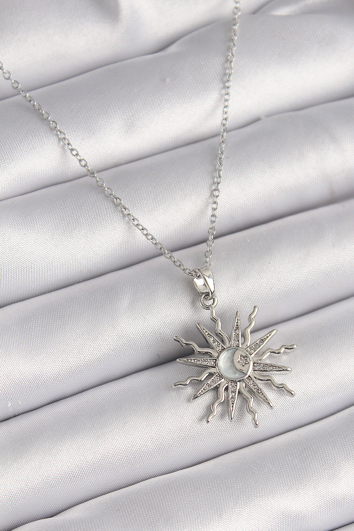 316L Çelik Gümüş Renk Zincir Zirkon Taşlı Güneş Model Sedefli Ay İşleme Detay Kadın Kolye BKO9631