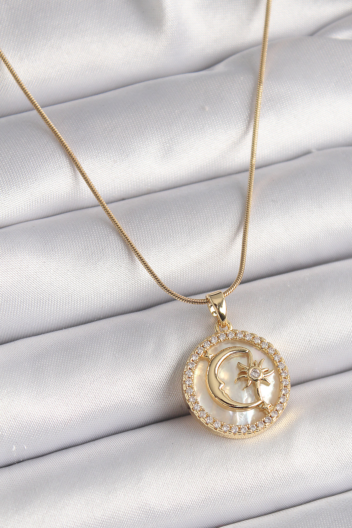 316L Çelik Gold Renk Zincir Zirkon Taş Detaylı Beyaz Sedefli Ay Yıldız Model Kadın Kolye BKO9638
