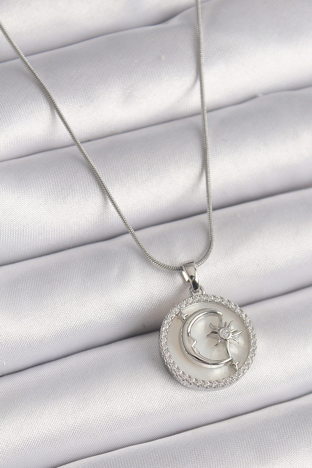 316L Çelik Gümüş Renk Zincir Zirkon Taş Detaylı Beyaz Sedefli Ay Yıldız İşleme Kadın Kolye BKO9639