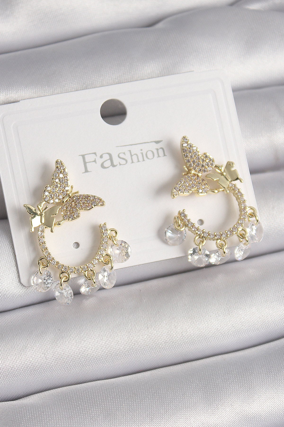 Pirinç Gold Renk Zirkon Taşlı Sallantı Detay Kelebek Model Kadın Küpe BKP9901