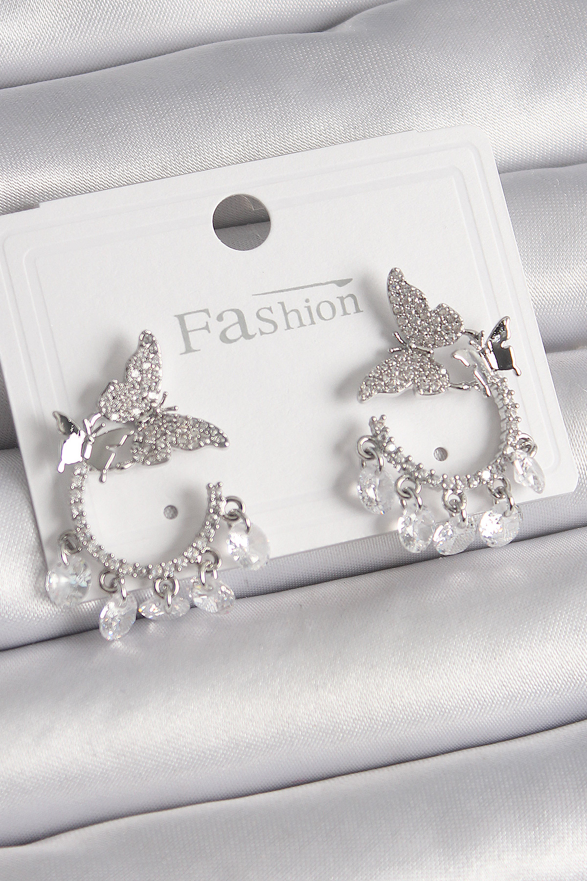 Pirinç Gümüş Renk Zirkon Taşlı Sallantı Detay Kelebek Model Kadın Küpe BKP9902