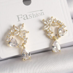 Pirinç Gold Renk Zirkon Taşlı Çiçek Model Sallantı Damla Detay Kadın Küpe BKP9911