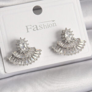 Pirinç Gümüş Renk Zirkon Taşlı Yelpaze Model Kadın Küpe BKP9916