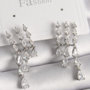 Pirinç Gümüş Renk Zirkon Taşlı Yağmur Model Kadın Küpe BKP9936