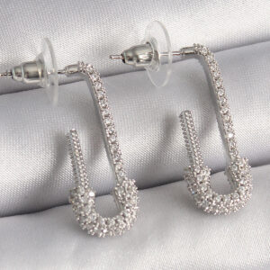 Pirinç Gümüş Renk Zirkon Taşlı Çengelli İğne Model Kadın Küpe BKP9938