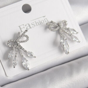 Pirinç Gümüş Renk Zirkon Taşlı Düğüm Model Damla Zirkon Taşlı Kadın Küpe BKP9972