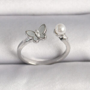 Pirinç Gümüş Renk Zirkon Taş Detaylı Beyaz Mineli Kelebek Figür İnci Detay Ayarlanabilir Yüzük BYK3524