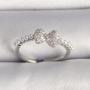 Pirinç Gümüş Renk Zirkon Taşlı Fiyonk İnci Detay Ayarlanabilir Yüzük BYK3526