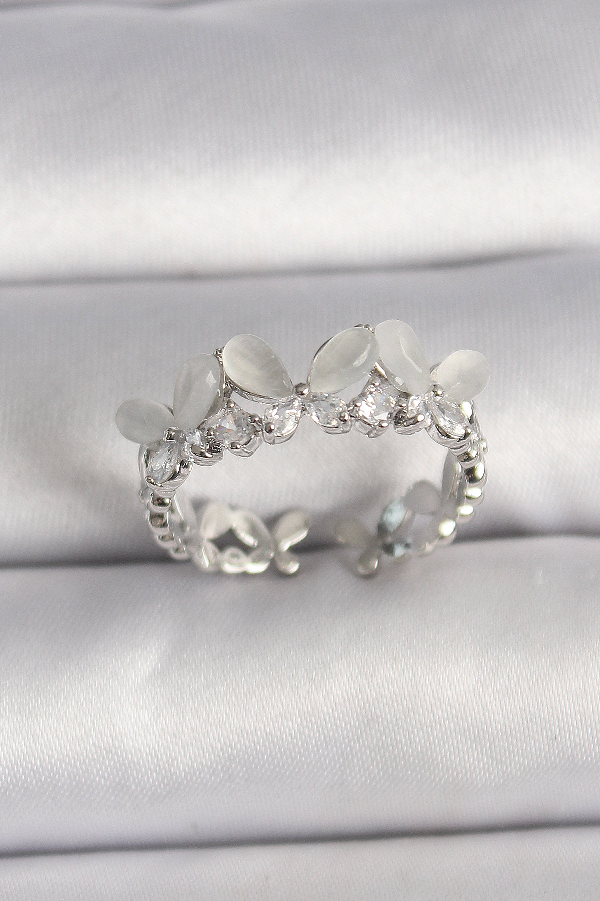 Pirinç Gümüş Renk Zirkon Taşlı Beyaz Mineli Kelebek Model Ayarlanabilir Yüzük BYK3530