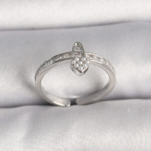 Pirinç Gümüş Renk Zirkon Taşlı İnci Detaylı Kilit Kalp Model Ayarlanabilir Yüzük BYK3538